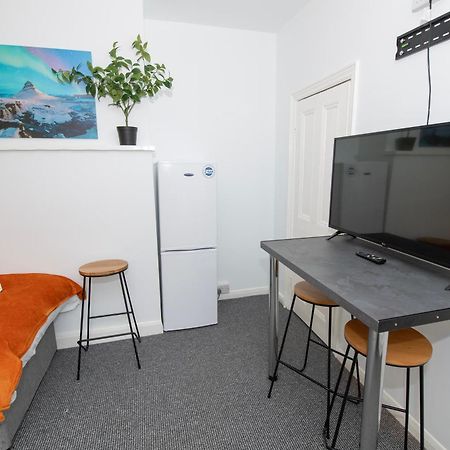 Versatile Cozy & Spacious Comfort Hull Apartments Кингстон-апон-Халл Экстерьер фото