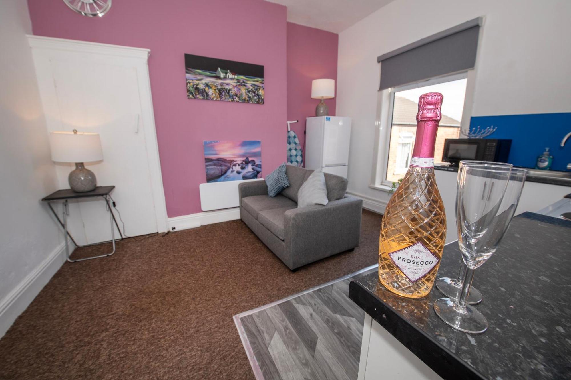 Versatile Cozy & Spacious Comfort Hull Apartments Кингстон-апон-Халл Экстерьер фото